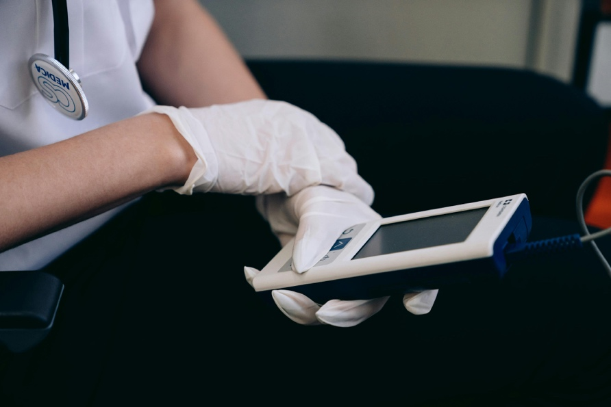 Biocompatible polyurethane coating applied to a wearable medical device