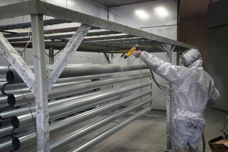 Application of waterborne polyurethane coating on steel infrastructure surface